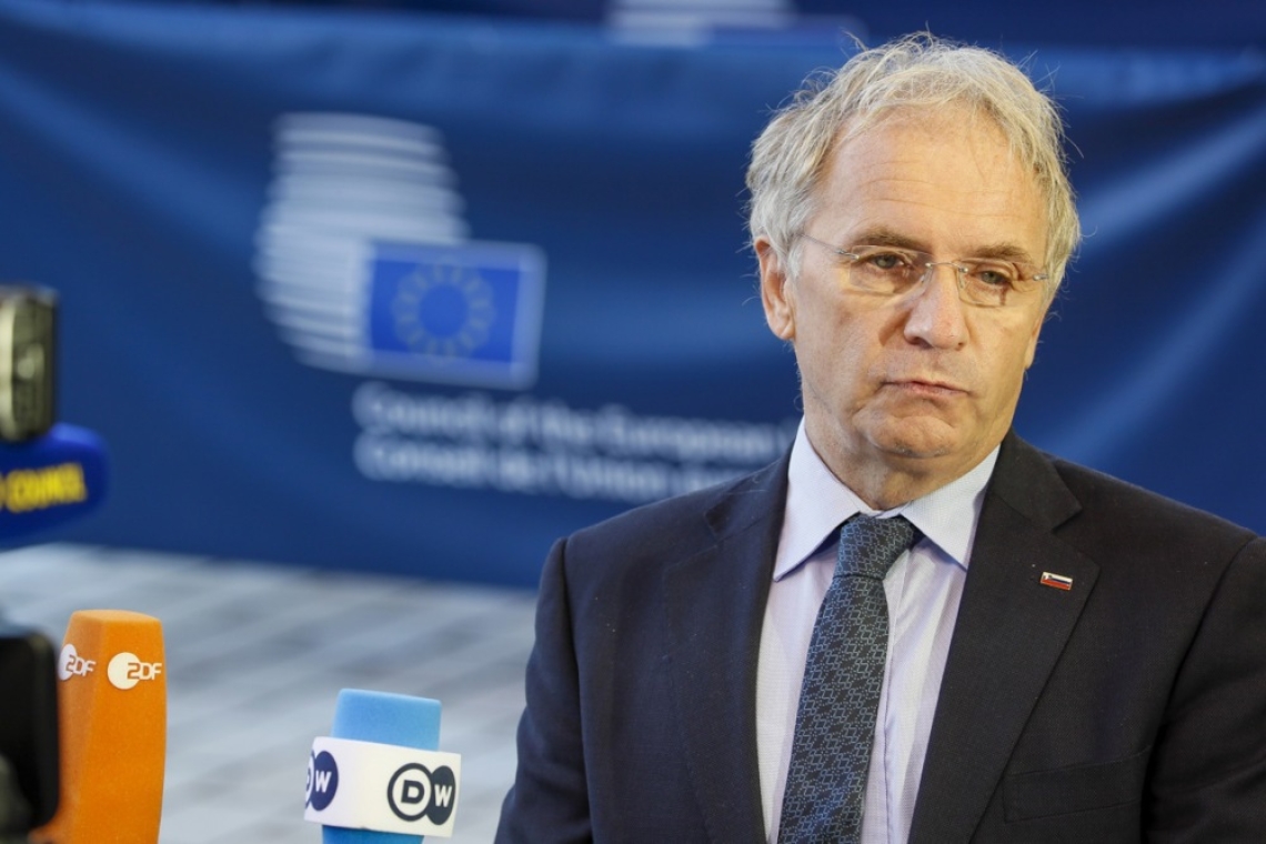 Hišna preiskava pri nekdanjem notranjem ministru Alešu Hojsu