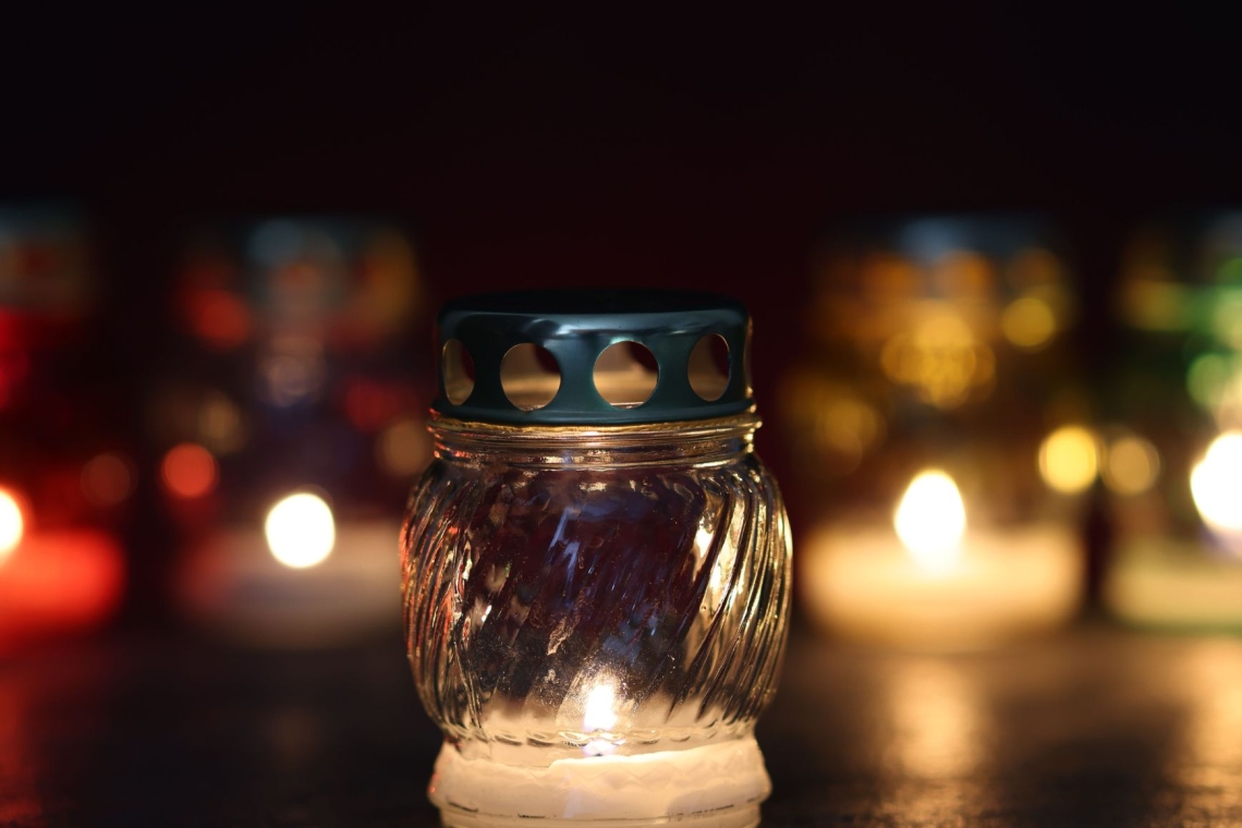 Manj svečk za manj grobov 2025 pod geslom Spomin ne gori, spomin živi