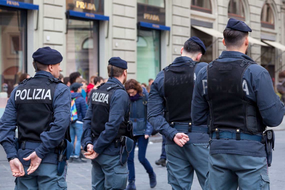 V Rimu preiskujejo brutalni napad na 18-letnico