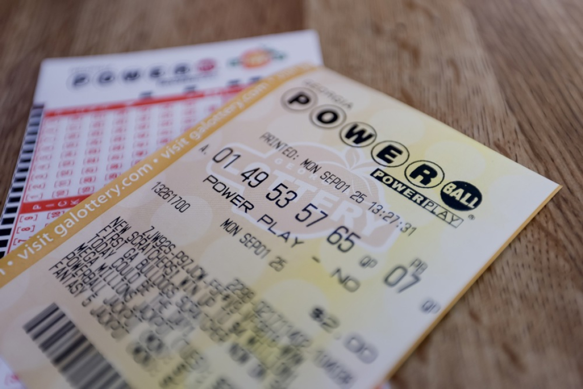 Dobitek ameriške loterije Powerball narasel na 1,6 milijarde dolarjev
