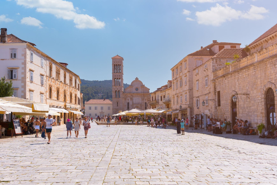 Serbia advises against non-essential travel to Croatia